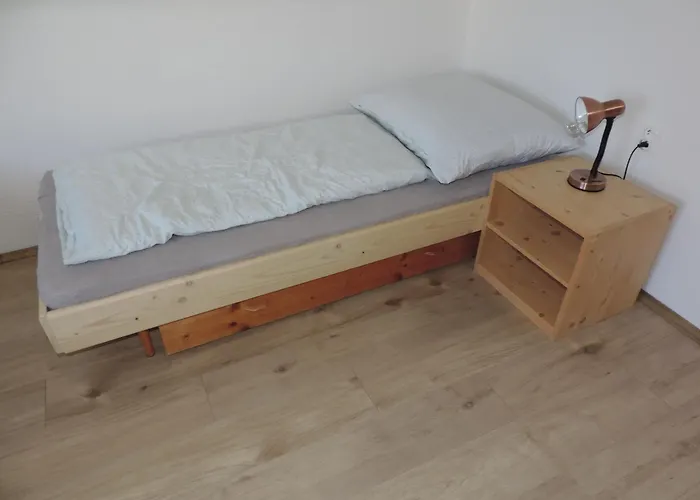 Tomas * 벨카 롬니차